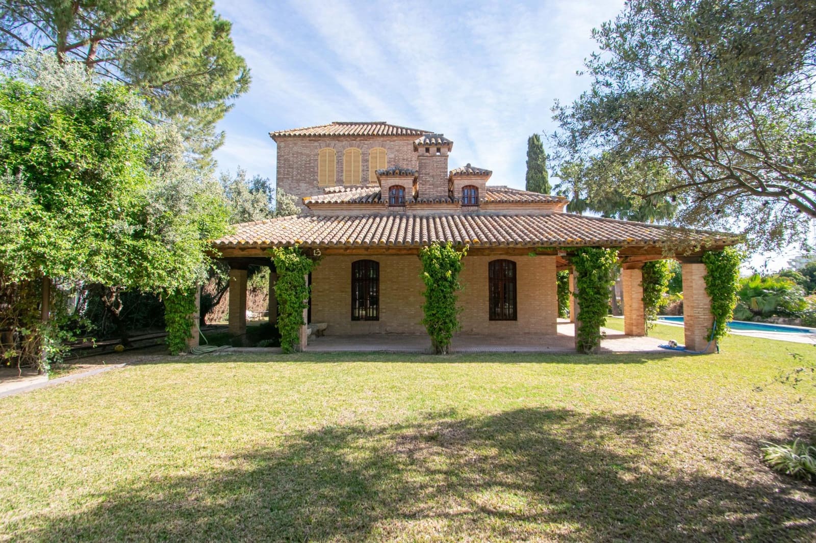 6 sypialnia Willa na sprzedaż w Valencina de la Concepcion z basenem garażem - 1 690 000 € (Ref: 9791122)