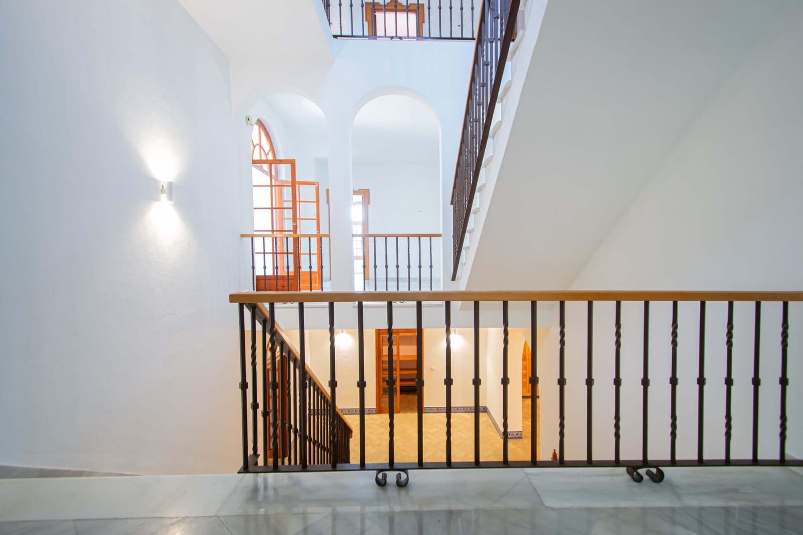 6 sypialnia Willa na sprzedaż w Valencina de la Concepcion z basenem garażem - 1 550 000 € (Ref: 9791122)