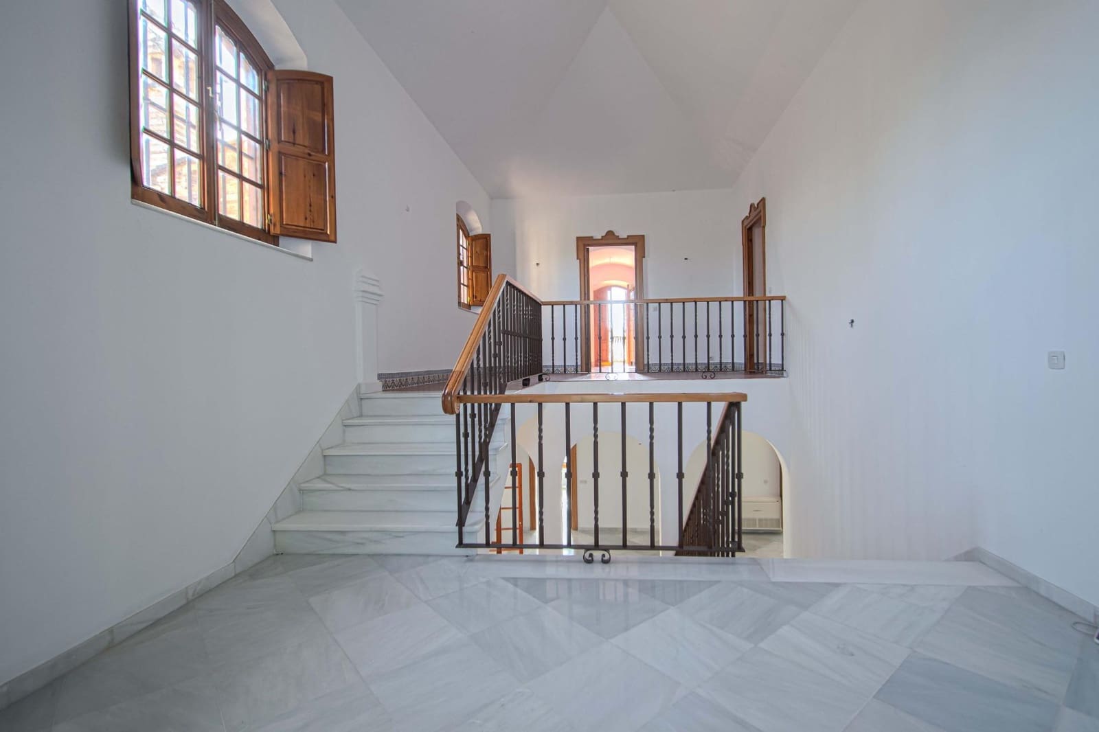 6 sypialnia Willa na sprzedaż w Valencina de la Concepcion z basenem garażem - 1 550 000 € (Ref: 9791122)