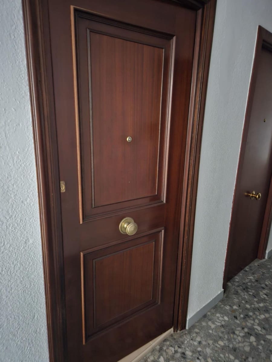 2 soverom Leilighet til leie i Sevilla by - € 1 000 (Ref: 9804371)