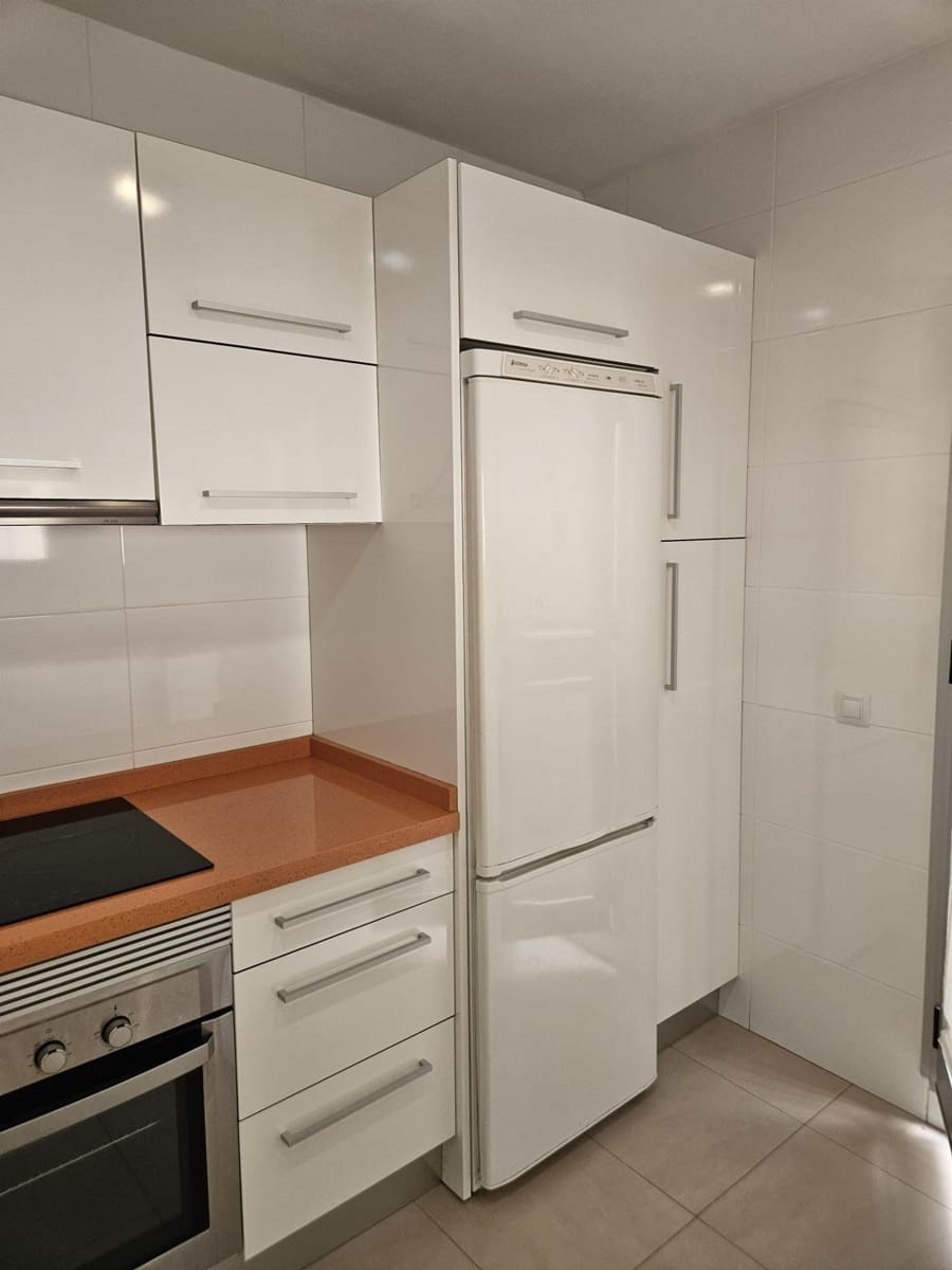 2 soverom Leilighet til leie i Sevilla by - € 1 000 (Ref: 9804371)