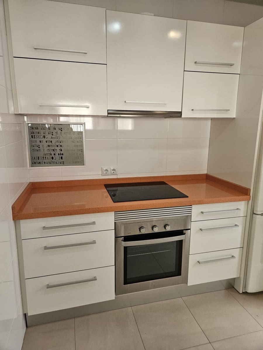 2 soverom Leilighet til leie i Sevilla by - € 1 000 (Ref: 9804371)