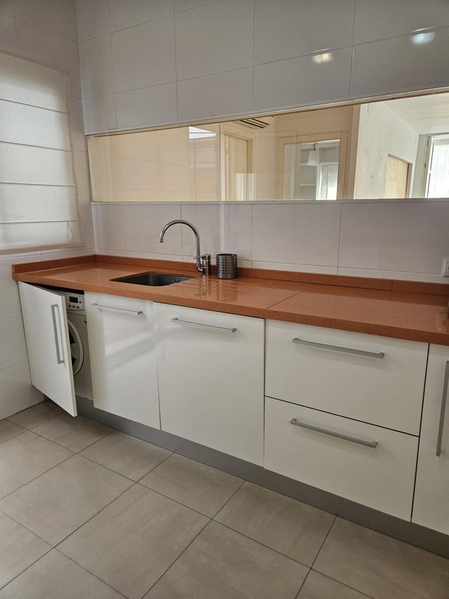 2 soverom Leilighet til leie i Sevilla by - € 1 000 (Ref: 9804371)