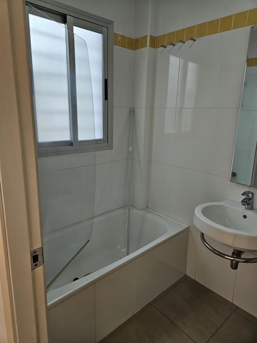 2 soverom Leilighet til leie i Sevilla by - € 1 000 (Ref: 9804371)