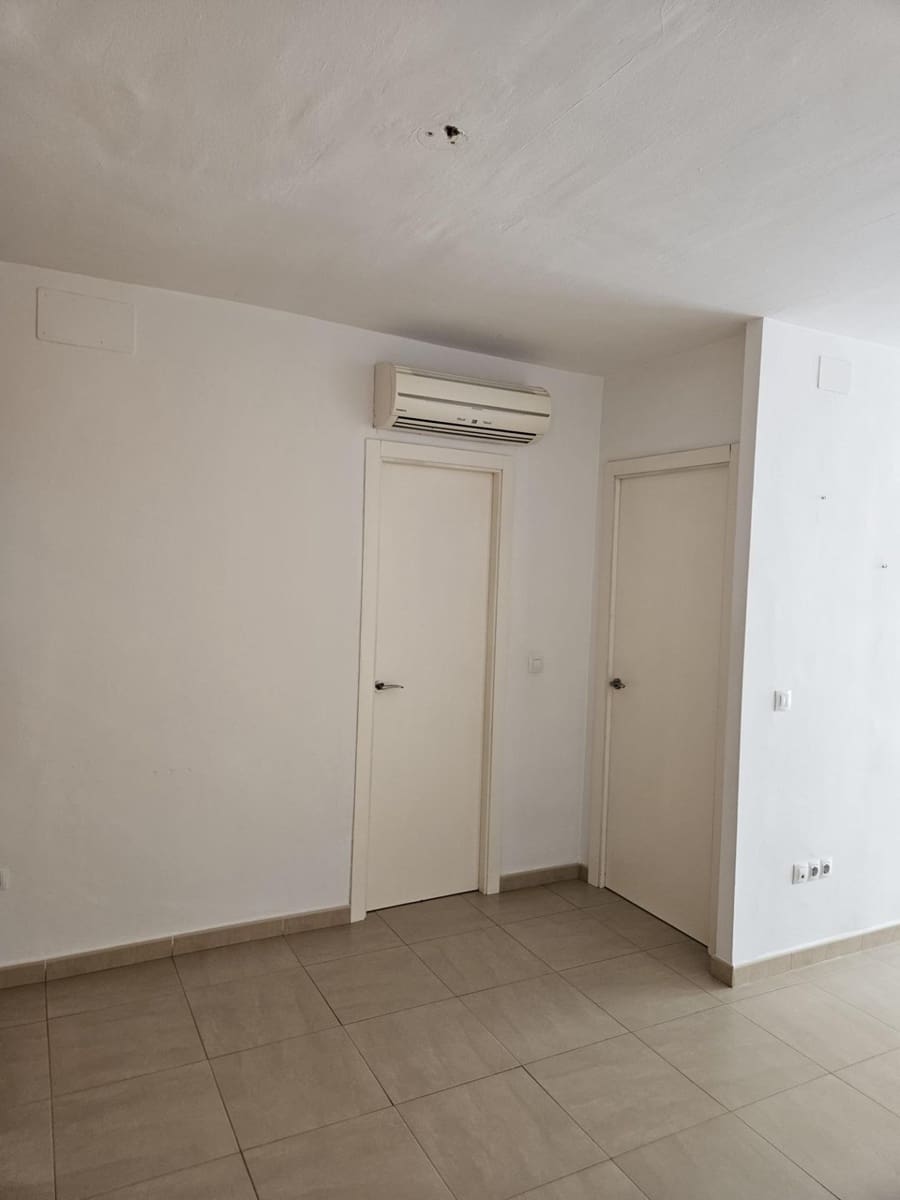 2 soverom Leilighet til leie i Sevilla by - € 1 000 (Ref: 9804371)