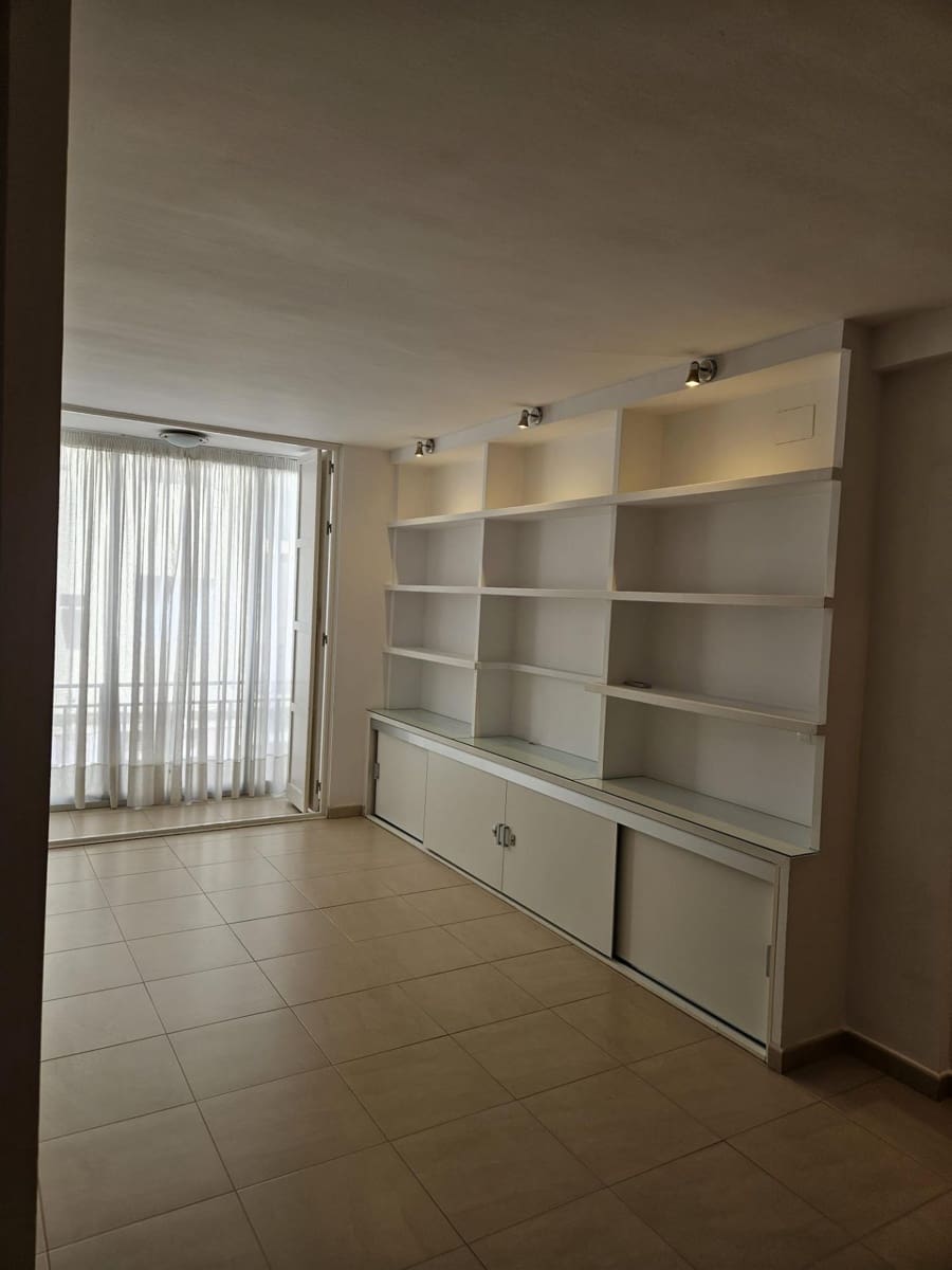 2 soverom Leilighet til leie i Sevilla by - € 1 000 (Ref: 9804371)