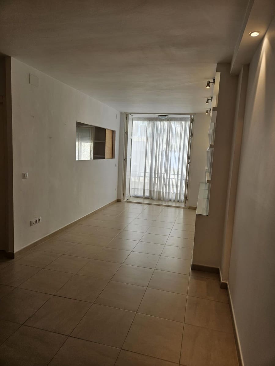 2 soverom Leilighet til leie i Sevilla by - € 1 000 (Ref: 9804371)