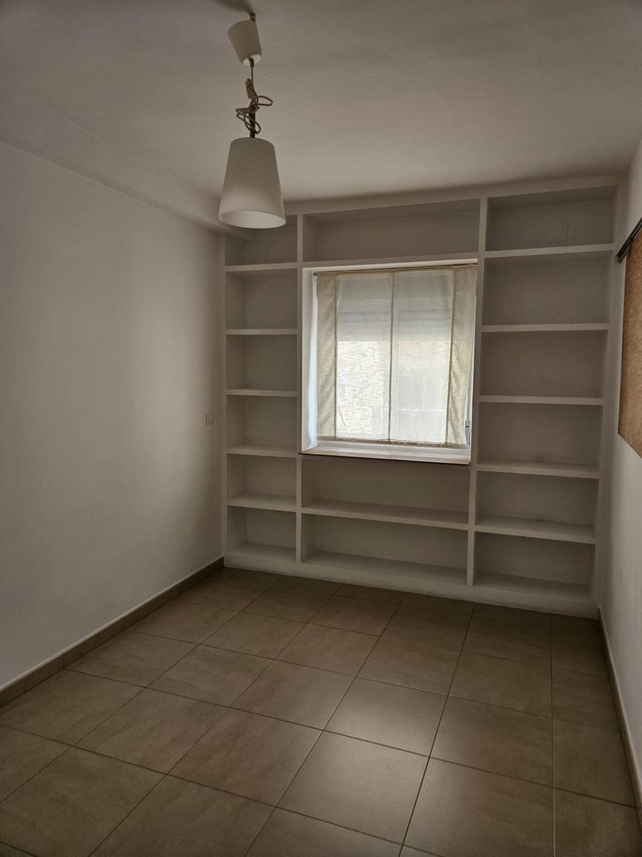 2 soverom Leilighet til leie i Sevilla by - € 1 000 (Ref: 9804371)