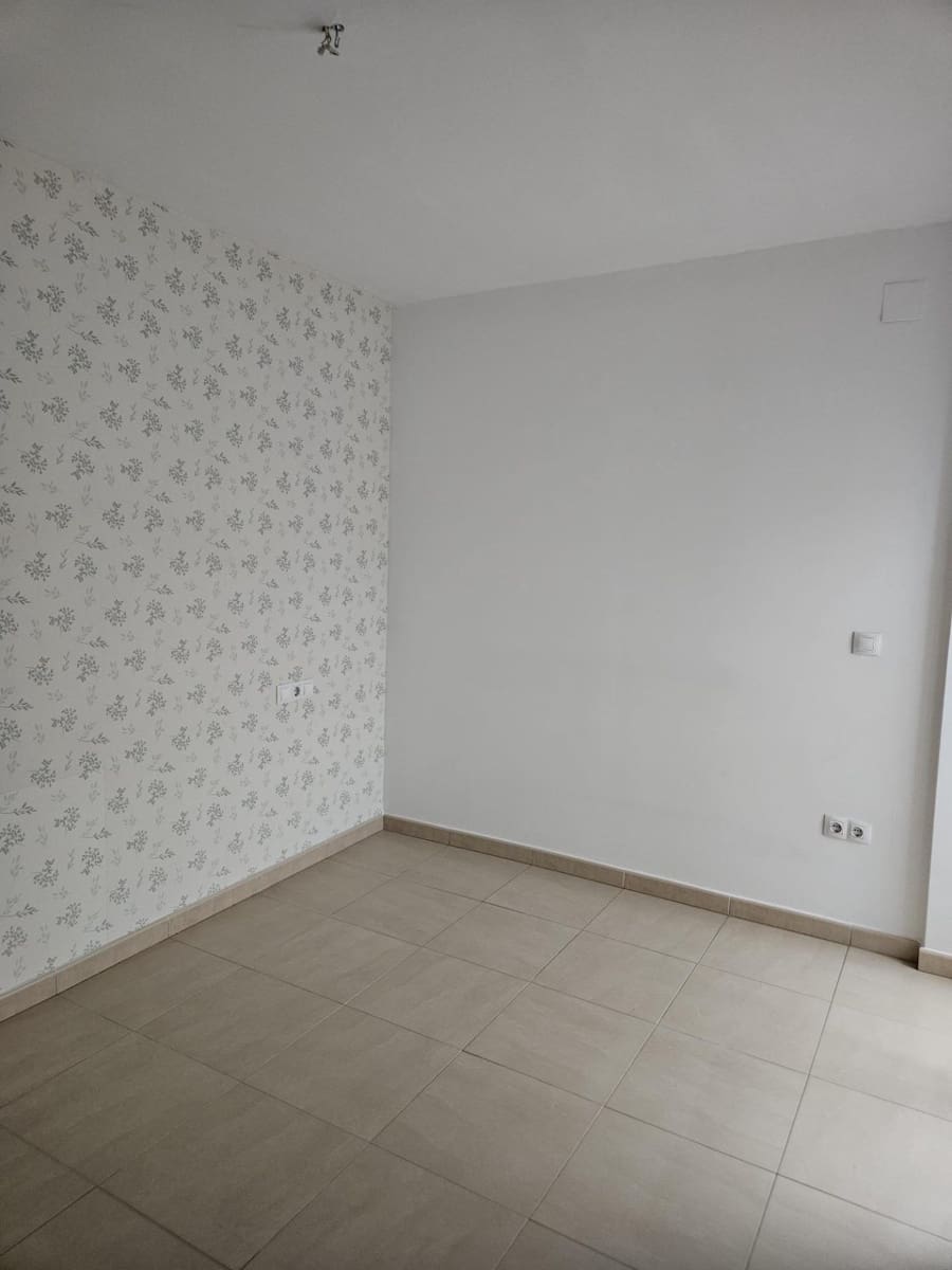 2 soverom Leilighet til leie i Sevilla by - € 1 000 (Ref: 9804371)