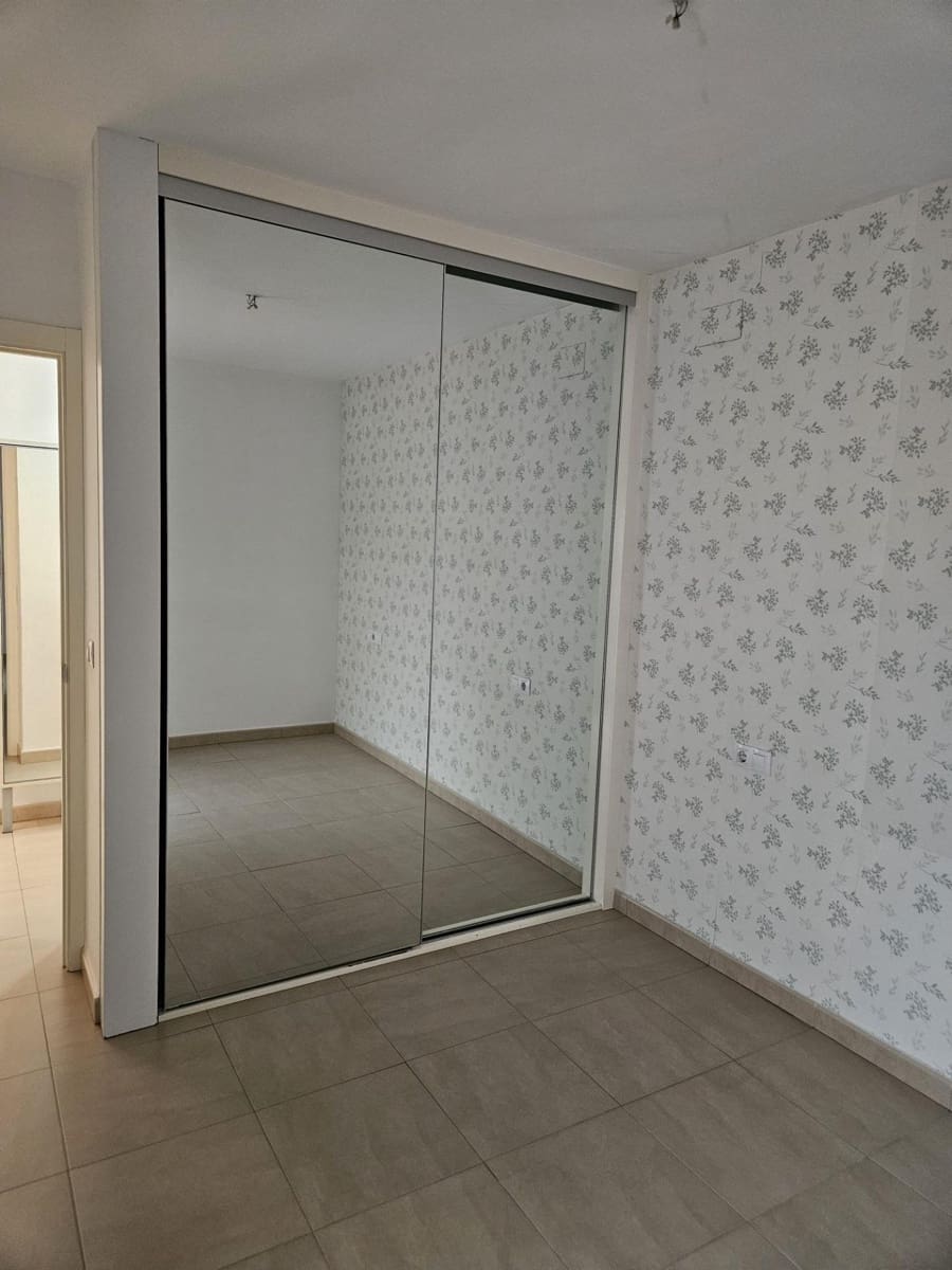 2 soverom Leilighet til leie i Sevilla by - € 1 000 (Ref: 9804371)