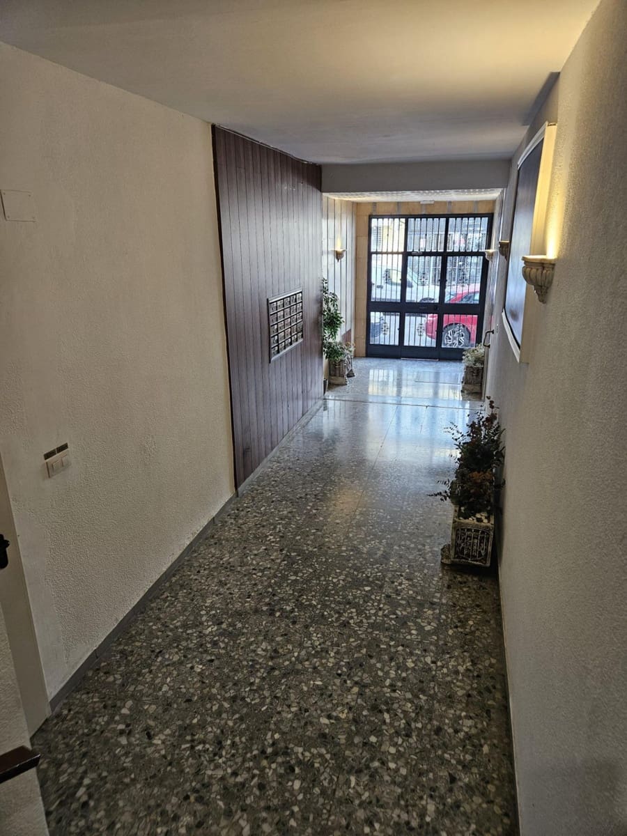 2 soverom Leilighet til leie i Sevilla by - € 1 000 (Ref: 9804371)