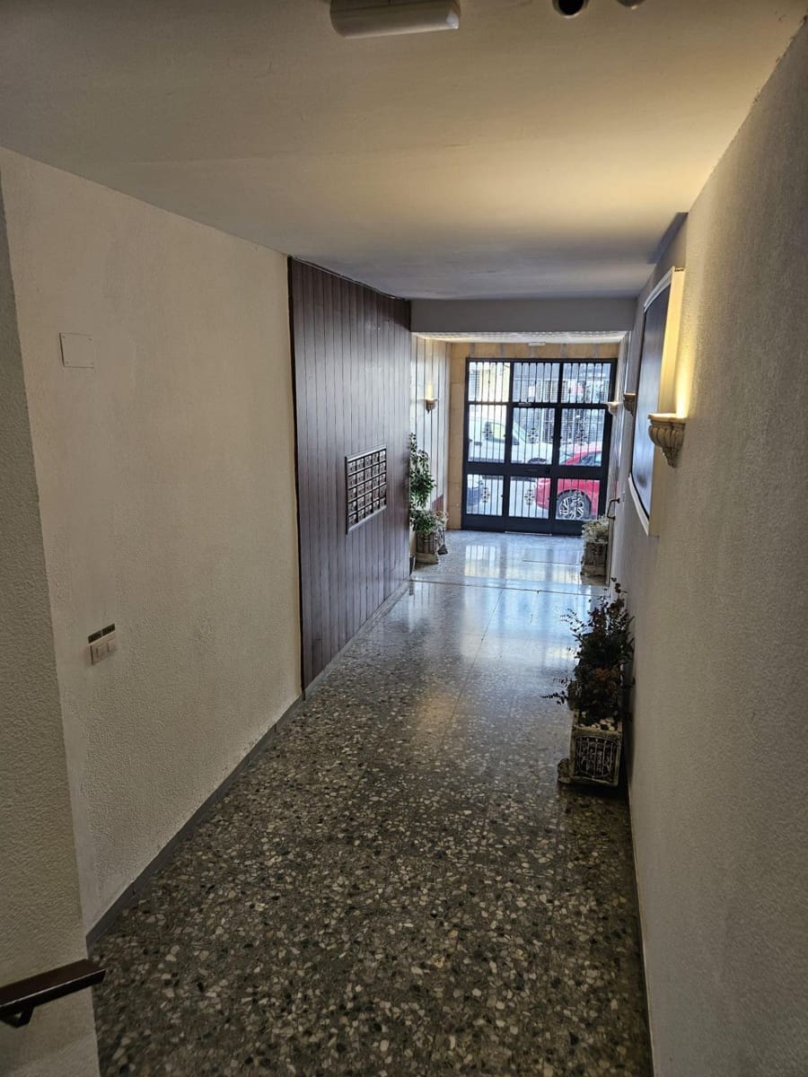 2 soverom Leilighet til leie i Sevilla by - € 1 000 (Ref: 9804371)