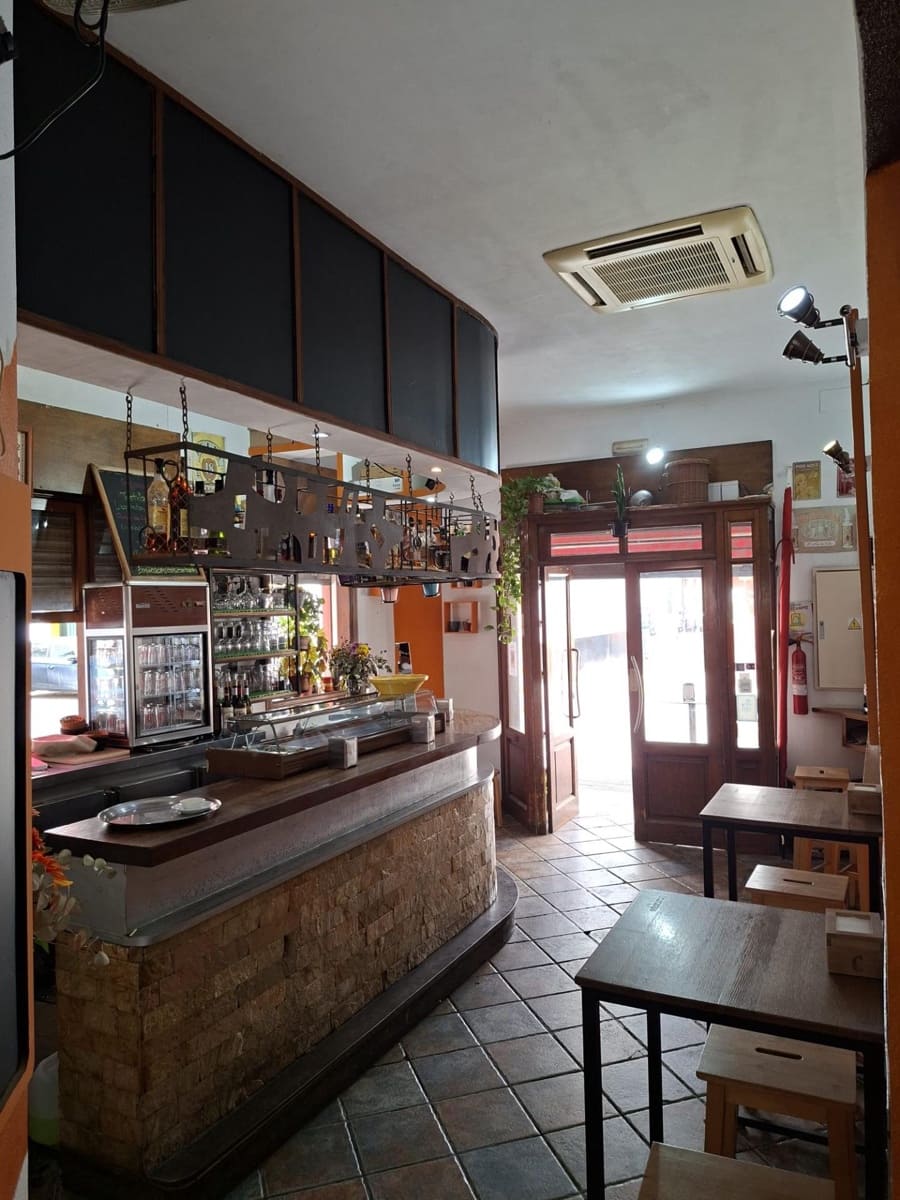 Komercyjne na sprzedaż w Miasto Sewilla - 69 900 € (Ref: 9806537)