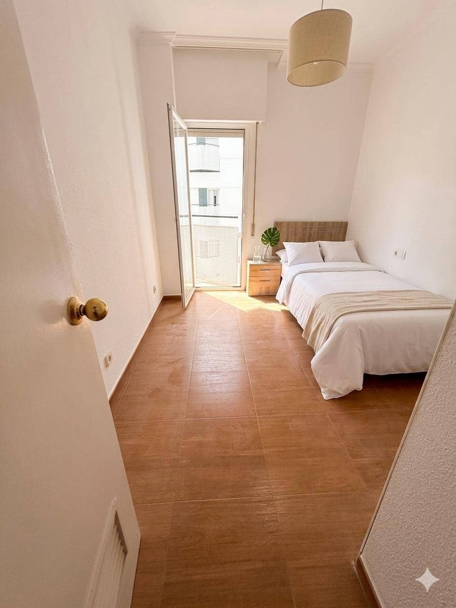 Piso de 3 habitaciones en Sevilla ciudad en alquiler con garaje - 1.250 € (Ref: 9806538)