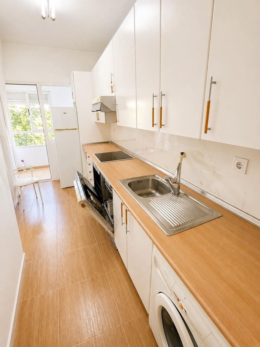 Piso de 3 habitaciones en Sevilla ciudad en alquiler con garaje - 1.250 € (Ref: 9806538)