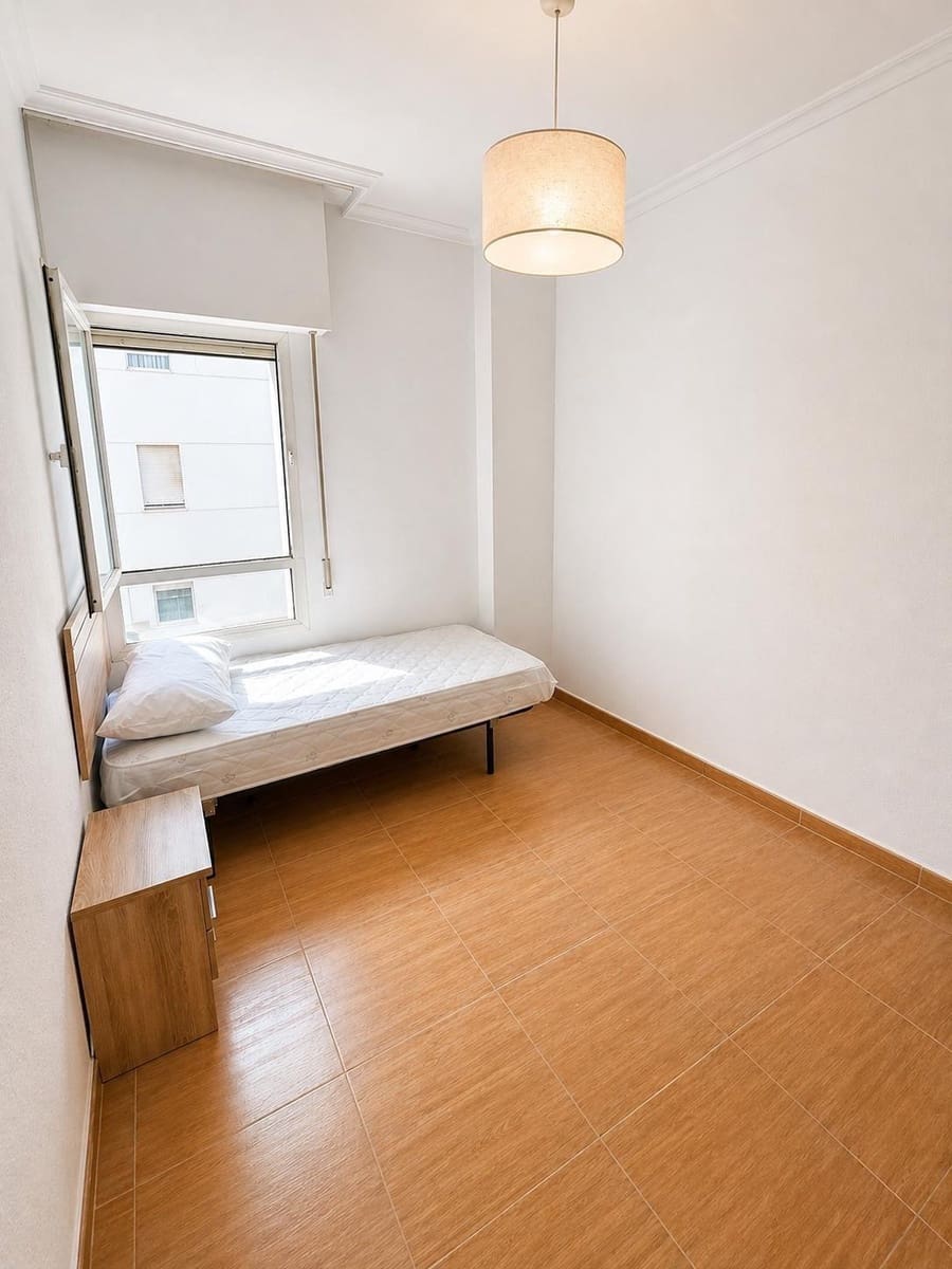 Piso de 3 habitaciones en Sevilla ciudad en alquiler con garaje - 1.250 € (Ref: 9806538)