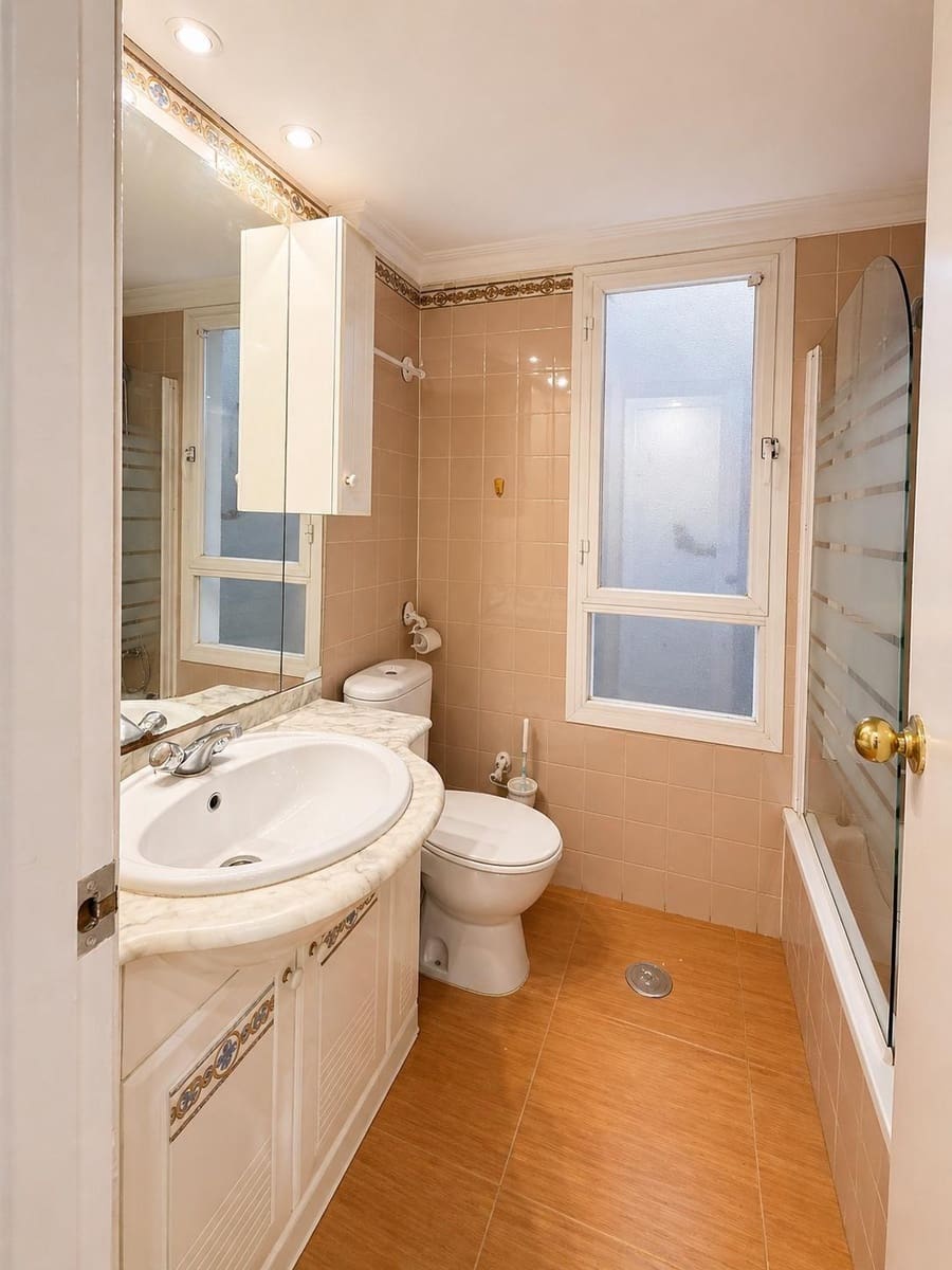 Piso de 3 habitaciones en Sevilla ciudad en alquiler con garaje - 1.250 € (Ref: 9806538)