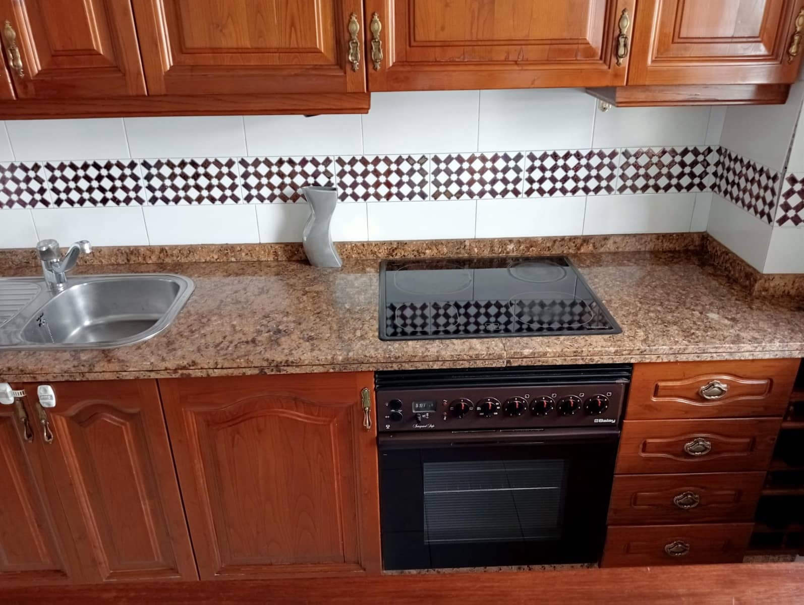 2 sovrum Lägenhet att hyra i Sevilla stad med pool garage - 1 100 € (Ref: 9806539)