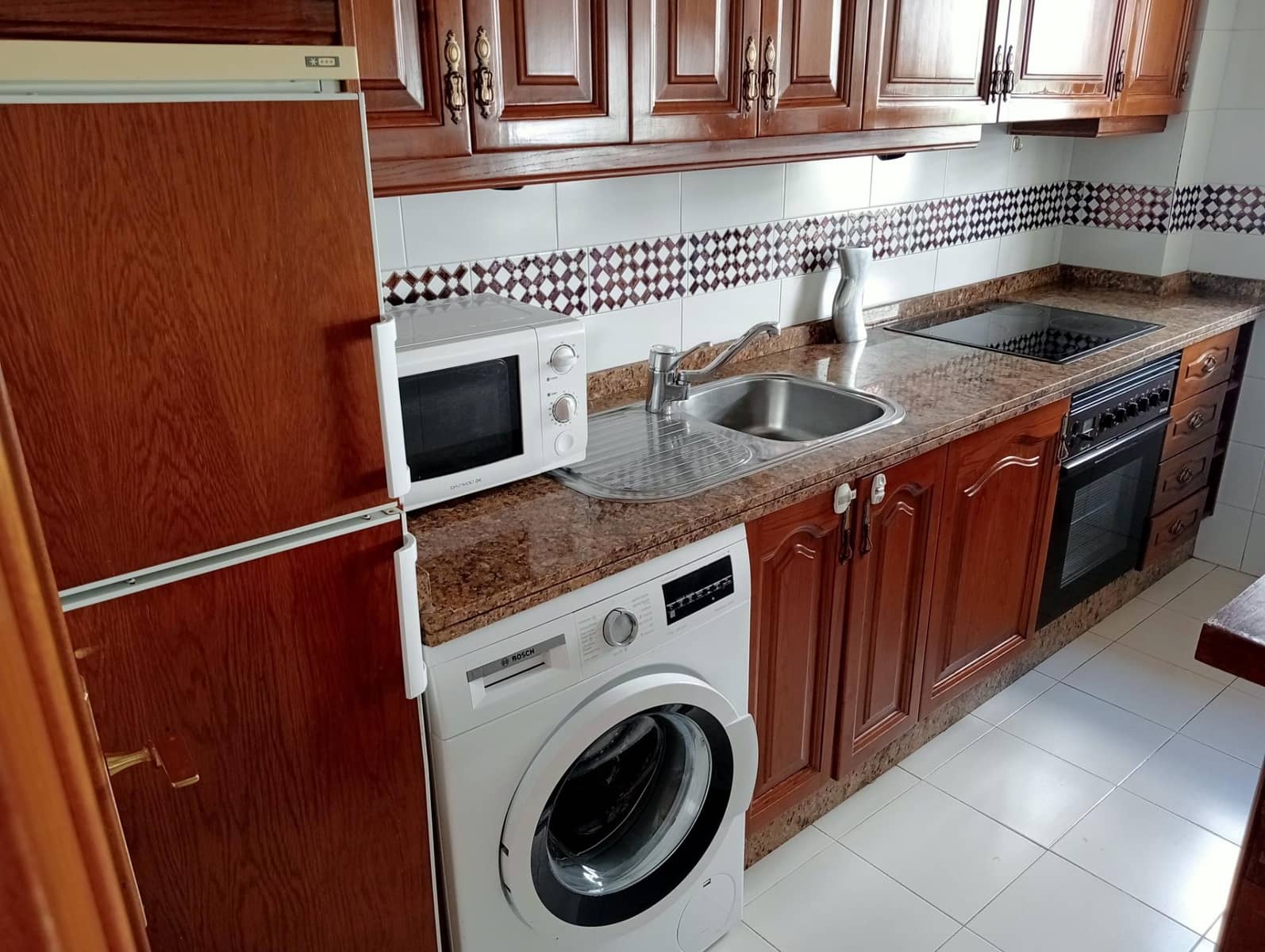 2 sovrum Lägenhet att hyra i Sevilla stad med pool garage - 1 100 € (Ref: 9806539)