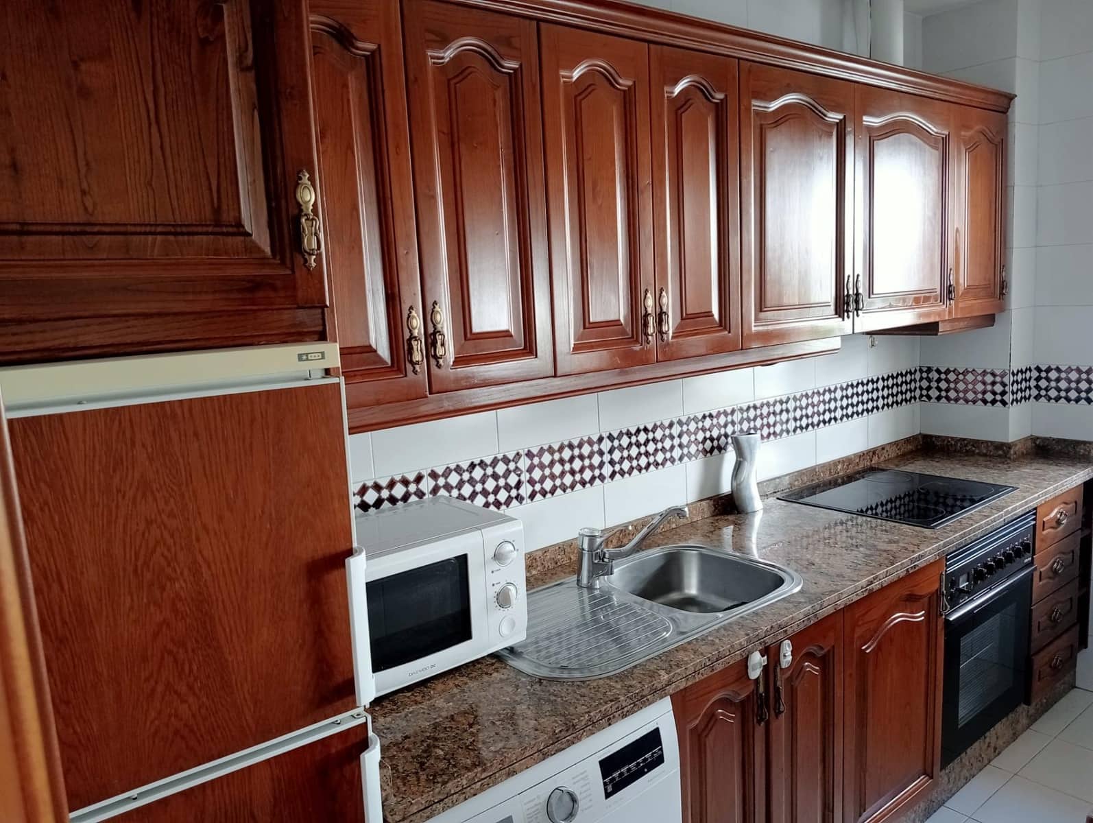 2 sovrum Lägenhet att hyra i Sevilla stad med pool garage - 1 100 € (Ref: 9806539)