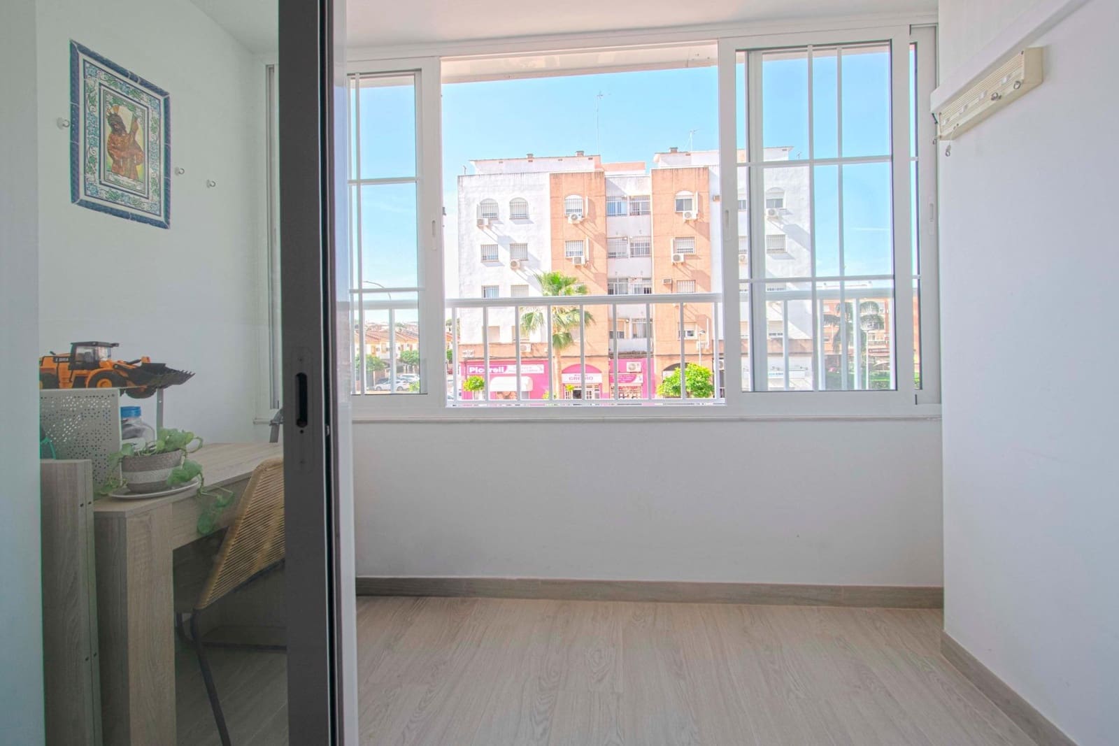 3 bedroom Flat for sale in Montequinto with pool - € 240,000 (Ref: 9811976)