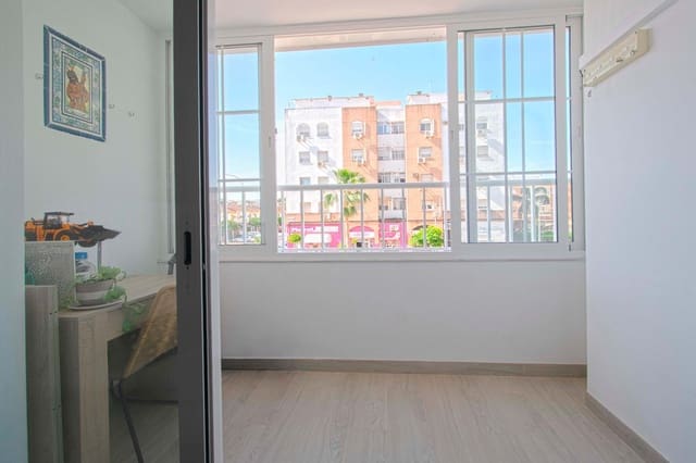 3 bedroom Flat for sale in Montequinto, Dos Hermanas with pool - € 240,000 (Ref: 9811976)