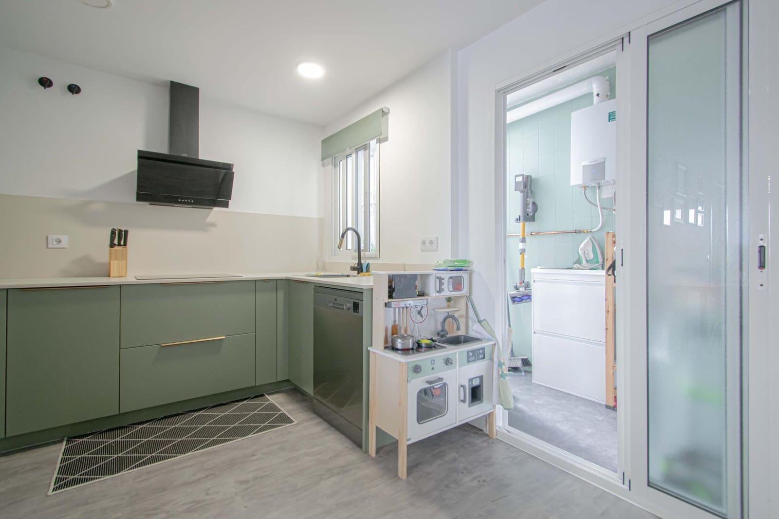 3 bedroom Flat for sale in Montequinto with pool - € 240,000 (Ref: 9811976)