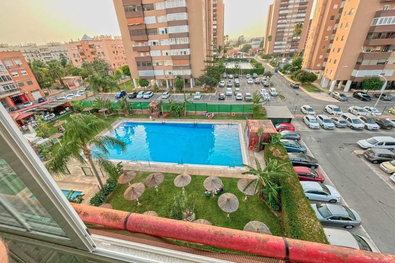 3 bedroom Flat for sale in Montequinto with pool - € 240,000 (Ref: 9811976)