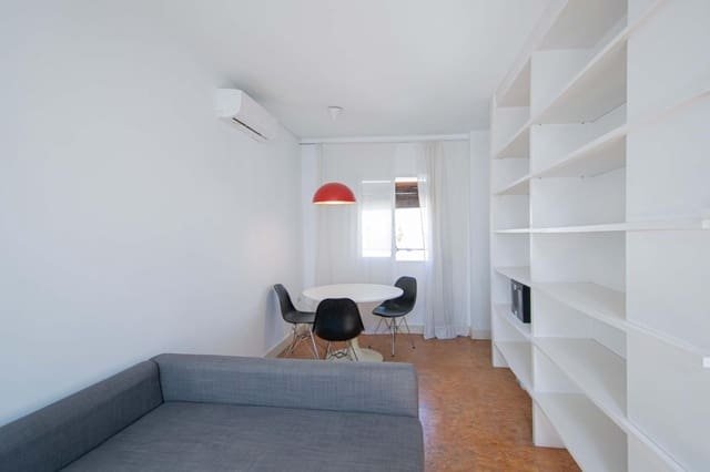 1 slaapkamer Flat te koop in Feria, Sevilla stad - € 240.000 (Ref: 9811977)