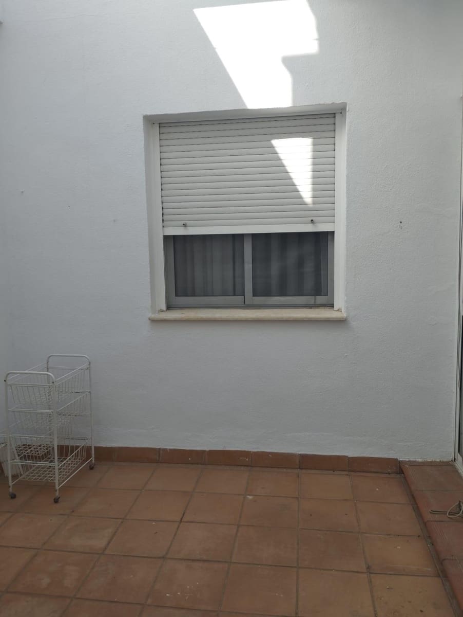 4 soveværelse Lejlighed til leje i Sevilla by med swimmingpool garage - € 1.100 (Ref: 9815918)