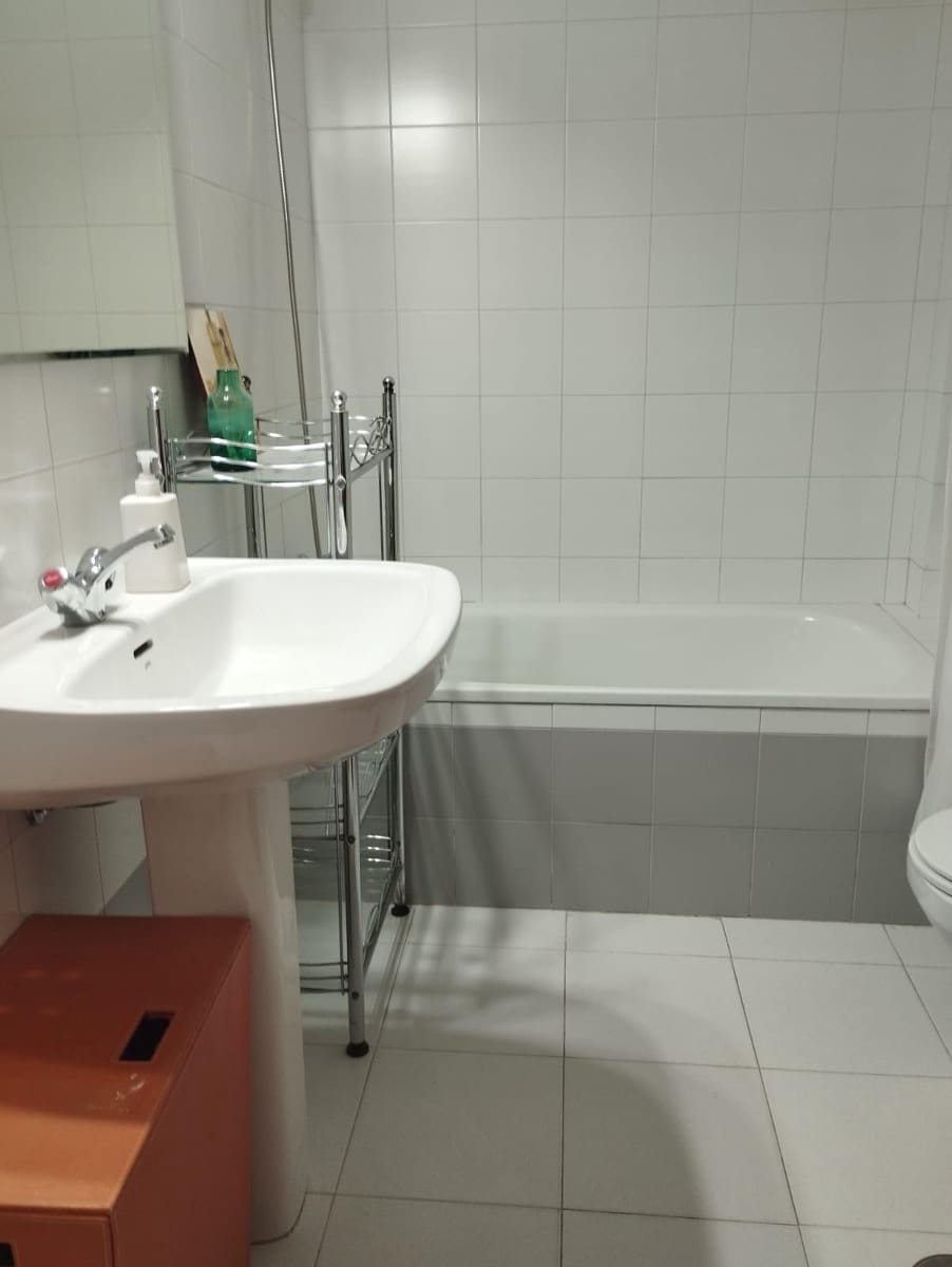 4 soveværelse Lejlighed til leje i Sevilla by med swimmingpool garage - € 1.100 (Ref: 9815918)