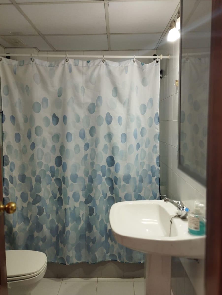 4 soveværelse Lejlighed til leje i Sevilla by med swimmingpool garage - € 1.100 (Ref: 9815918)
