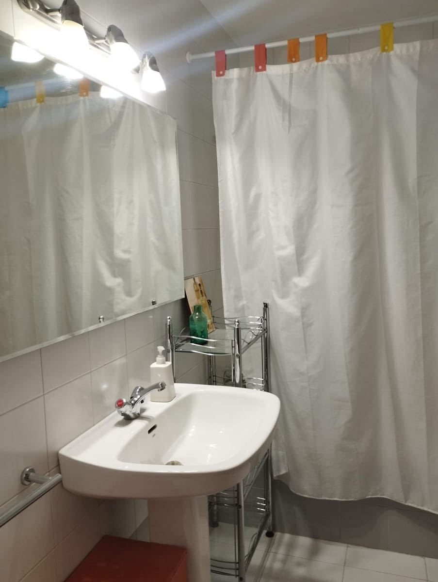 4 soveværelse Lejlighed til leje i Sevilla by med swimmingpool garage - € 1.100 (Ref: 9815918)