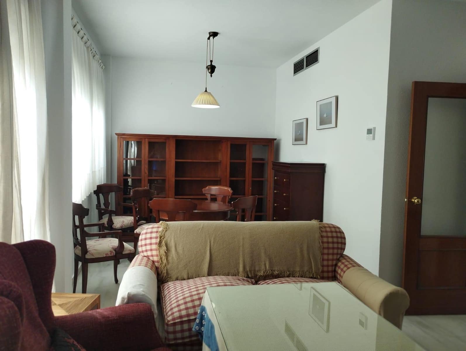 4 soveværelse Lejlighed til leje i Sevilla by med swimmingpool garage - € 1.100 (Ref: 9815918)