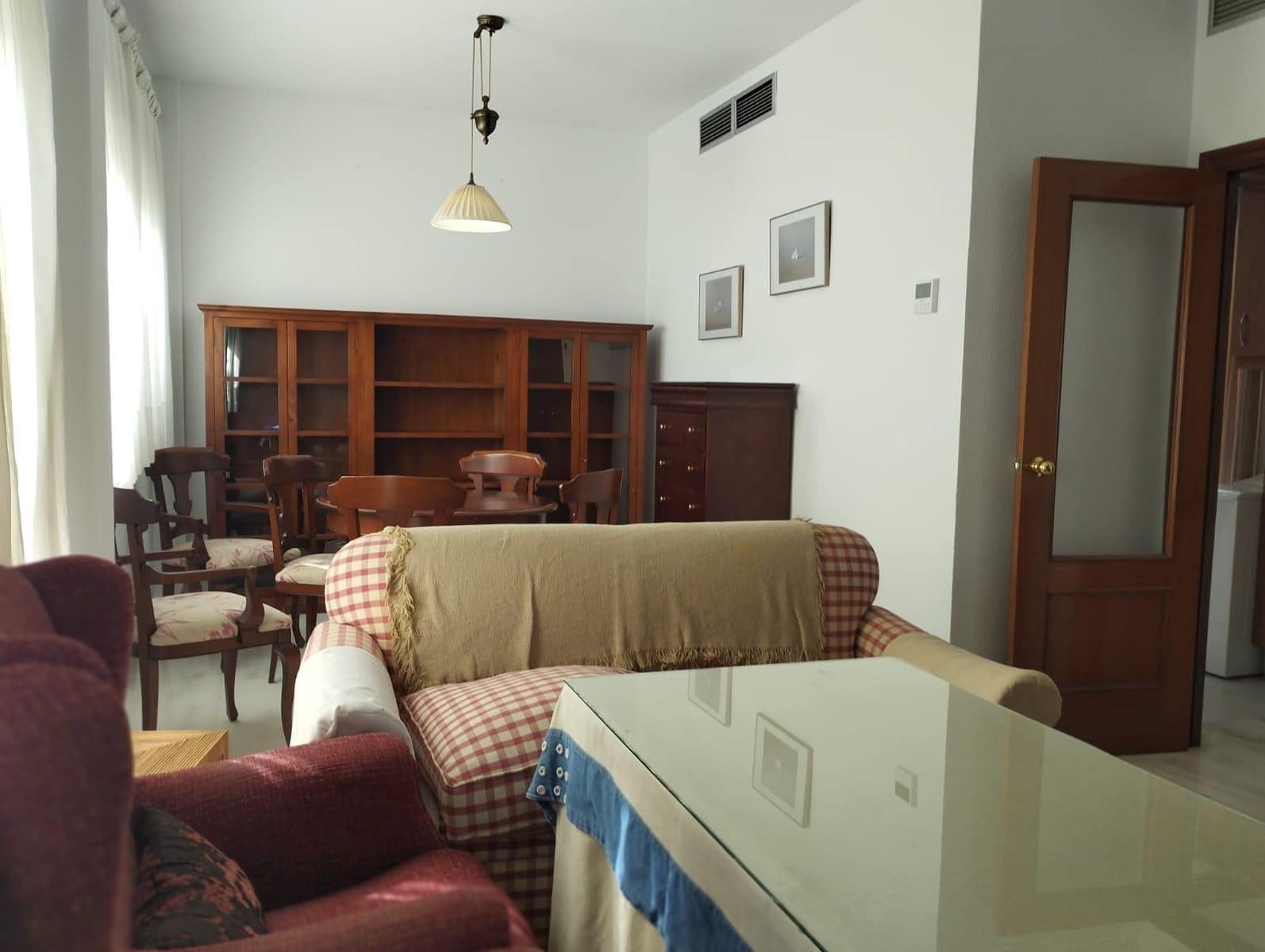4 soveværelse Lejlighed til leje i Sevilla by med swimmingpool garage - € 1.100 (Ref: 9815918)