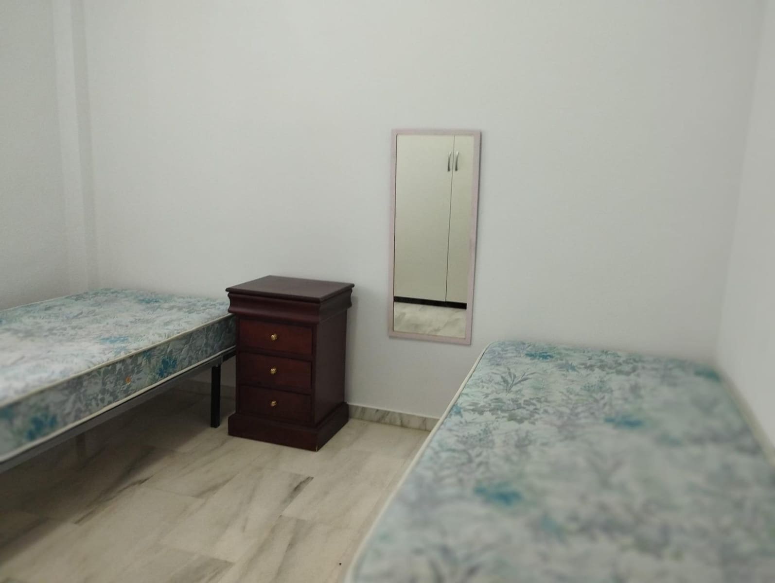 4 soveværelse Lejlighed til leje i Sevilla by med swimmingpool garage - € 1.100 (Ref: 9815918)