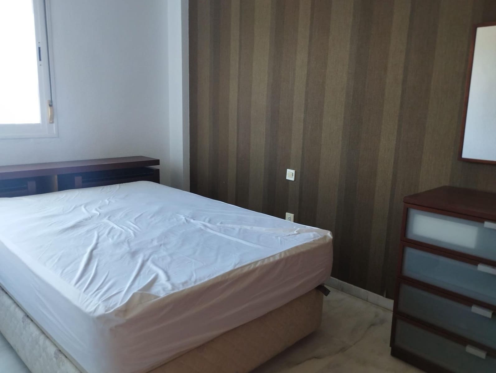 4 soveværelse Lejlighed til leje i Sevilla by med swimmingpool garage - € 1.100 (Ref: 9815918)