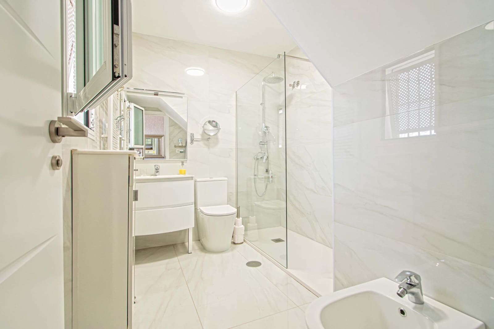 4 bedroom Terraced Villa for sale in Gines - € 356,000 (Ref: 9818293)