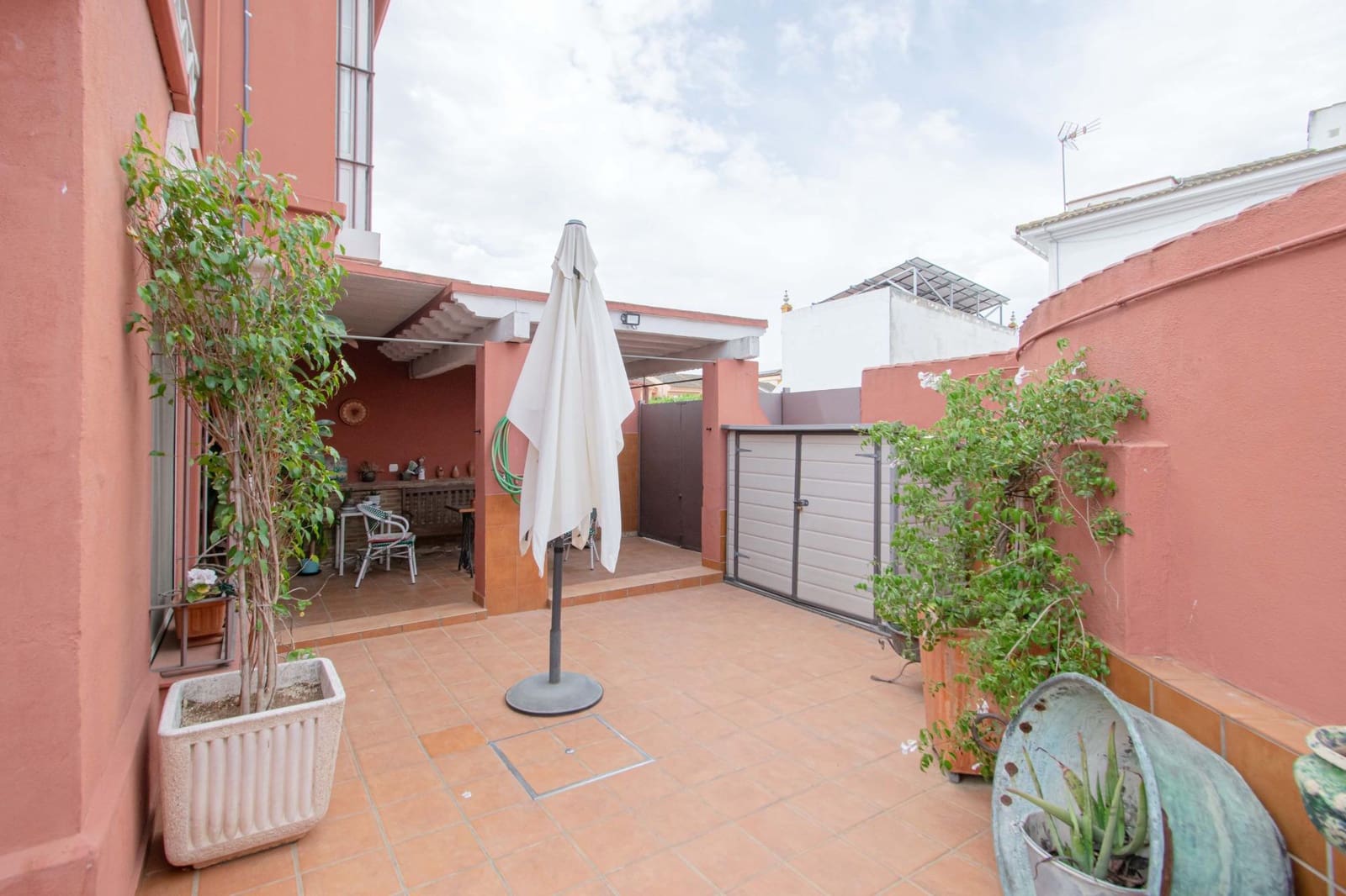 4 bedroom Terraced Villa for sale in Gines - € 356,000 (Ref: 9818293)