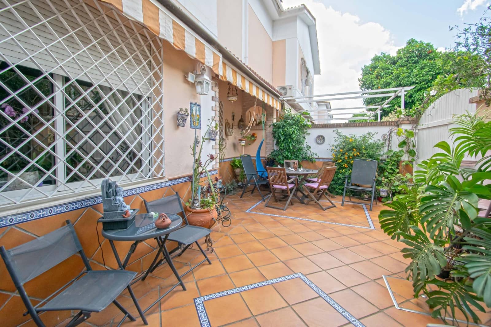 3 sovrum Radhus till salu i Sevilla stad med pool - 375 000 € (Ref: 9818294)