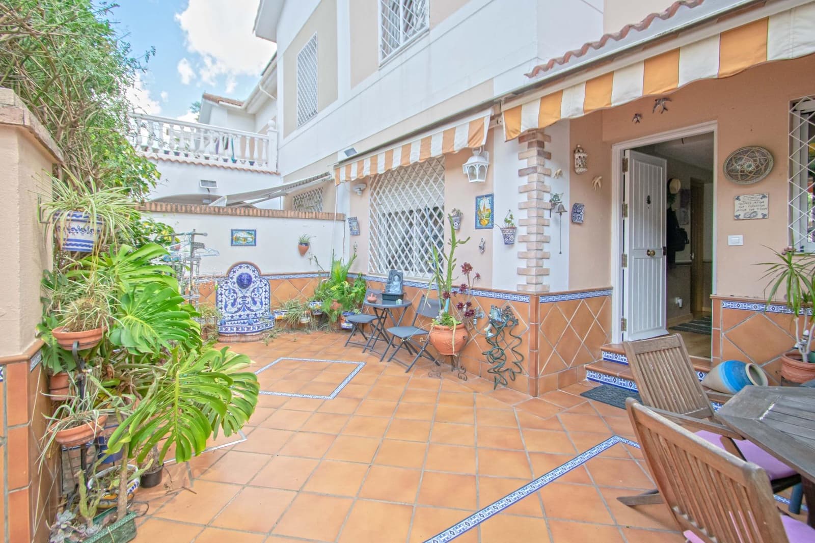 3 sovrum Radhus till salu i Sevilla stad med pool - 375 000 € (Ref: 9818294)