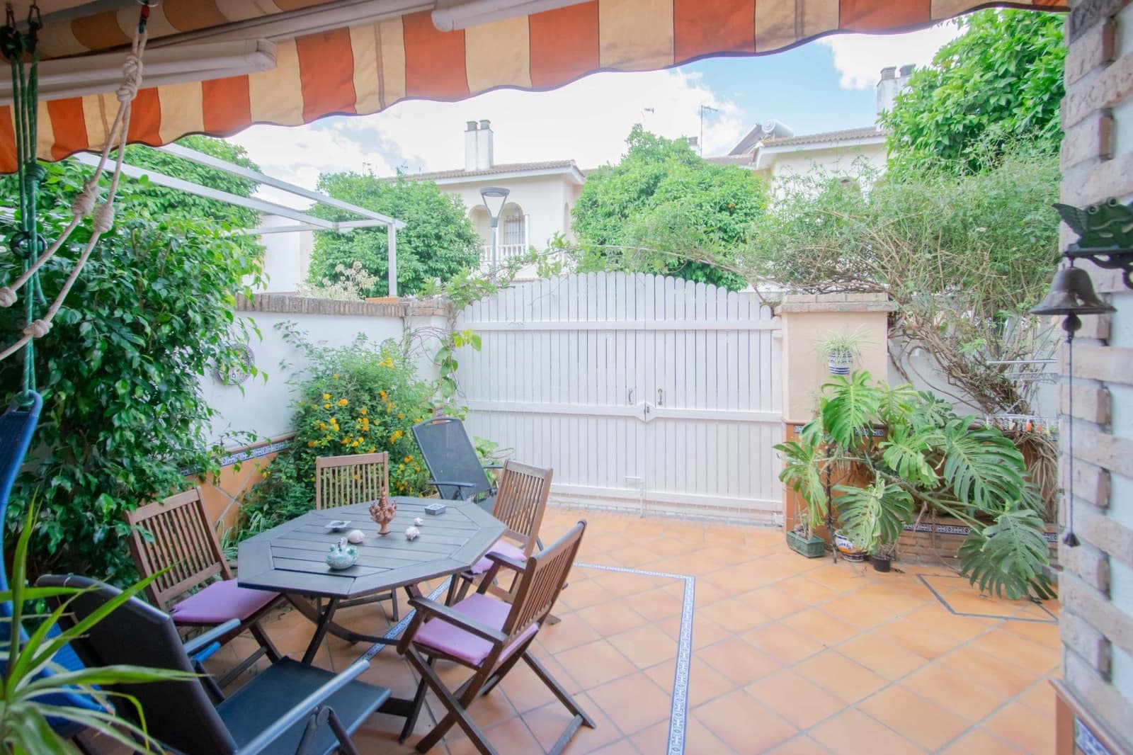 3 sovrum Radhus till salu i Sevilla stad med pool - 375 000 € (Ref: 9818294)