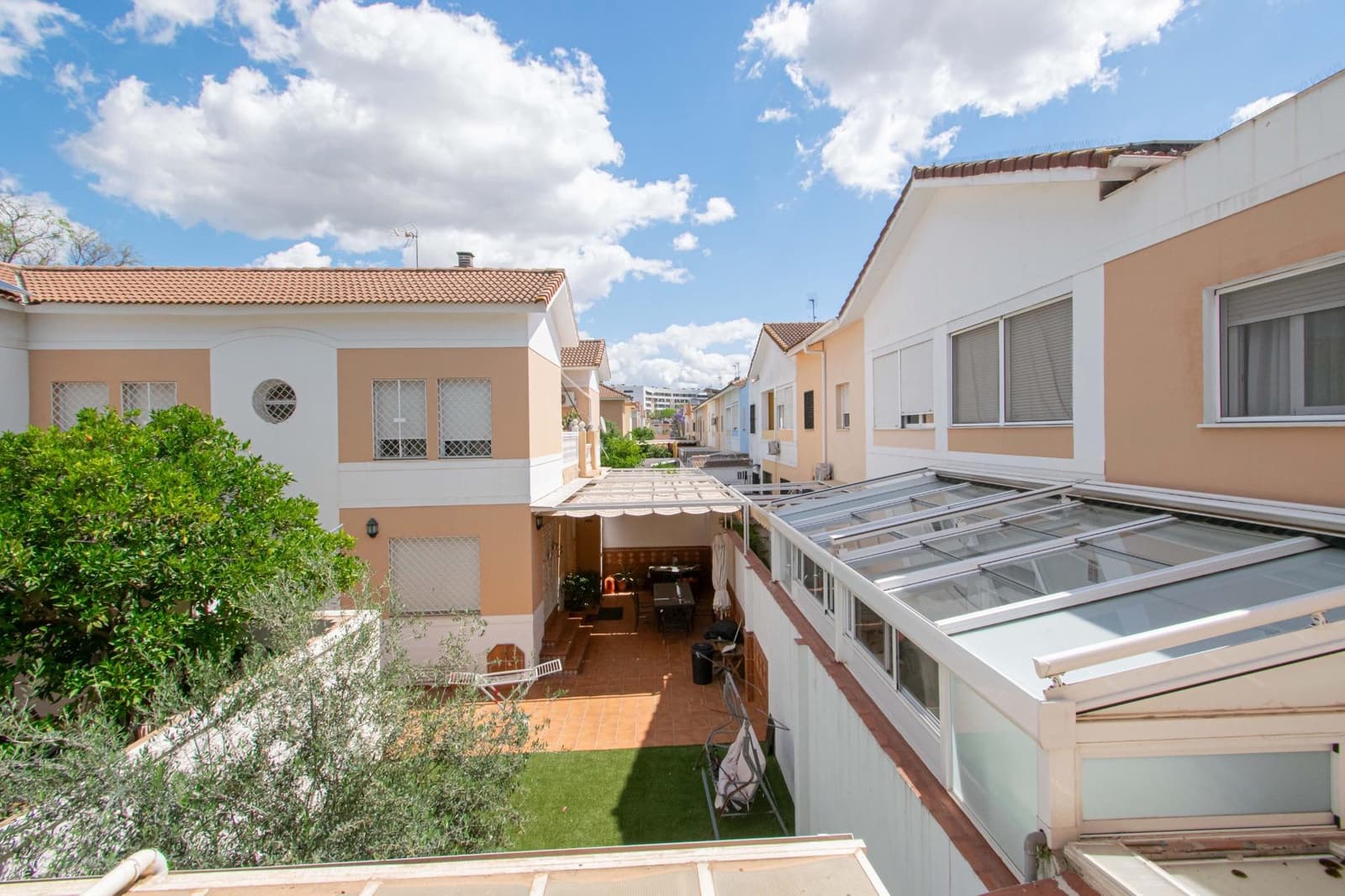 3 sovrum Radhus till salu i Sevilla stad med pool - 375 000 € (Ref: 9818294)