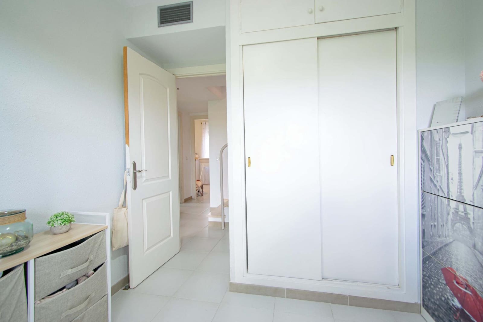 4 bedroom Apartment for sale in Seville city with garage - € 347,000 (Ref: 9820581)