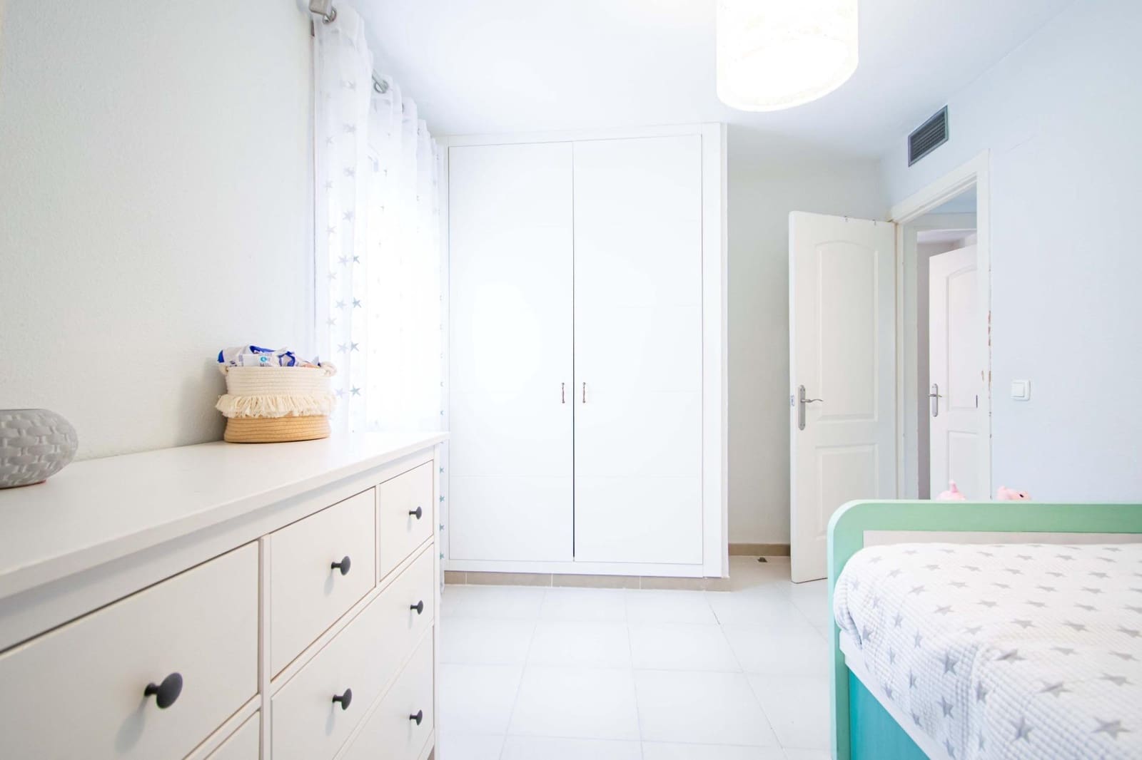 4 bedroom Apartment for sale in Seville city with garage - € 347,000 (Ref: 9820581)