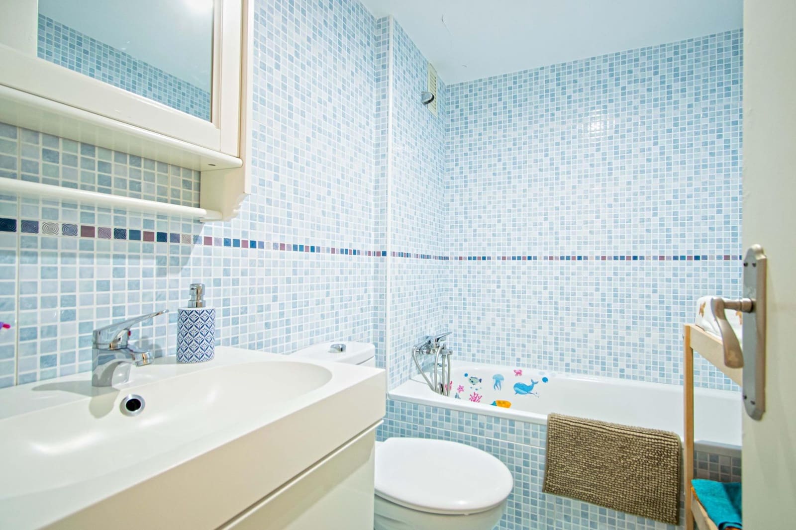 4 bedroom Apartment for sale in Seville city with garage - € 347,000 (Ref: 9820581)