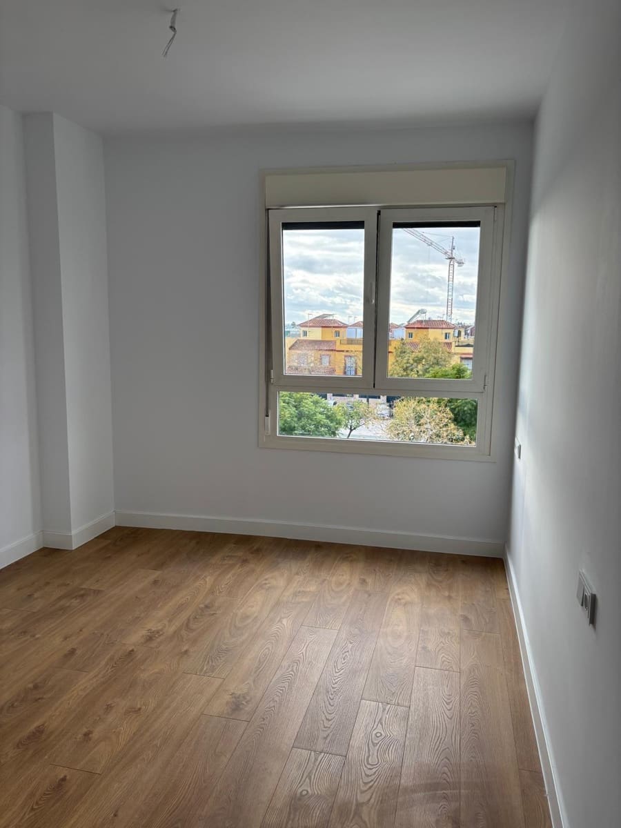 Piso de 3 habitaciones en Sevilla ciudad en venta con piscina garaje - 240.000 € (Ref: 9822989)