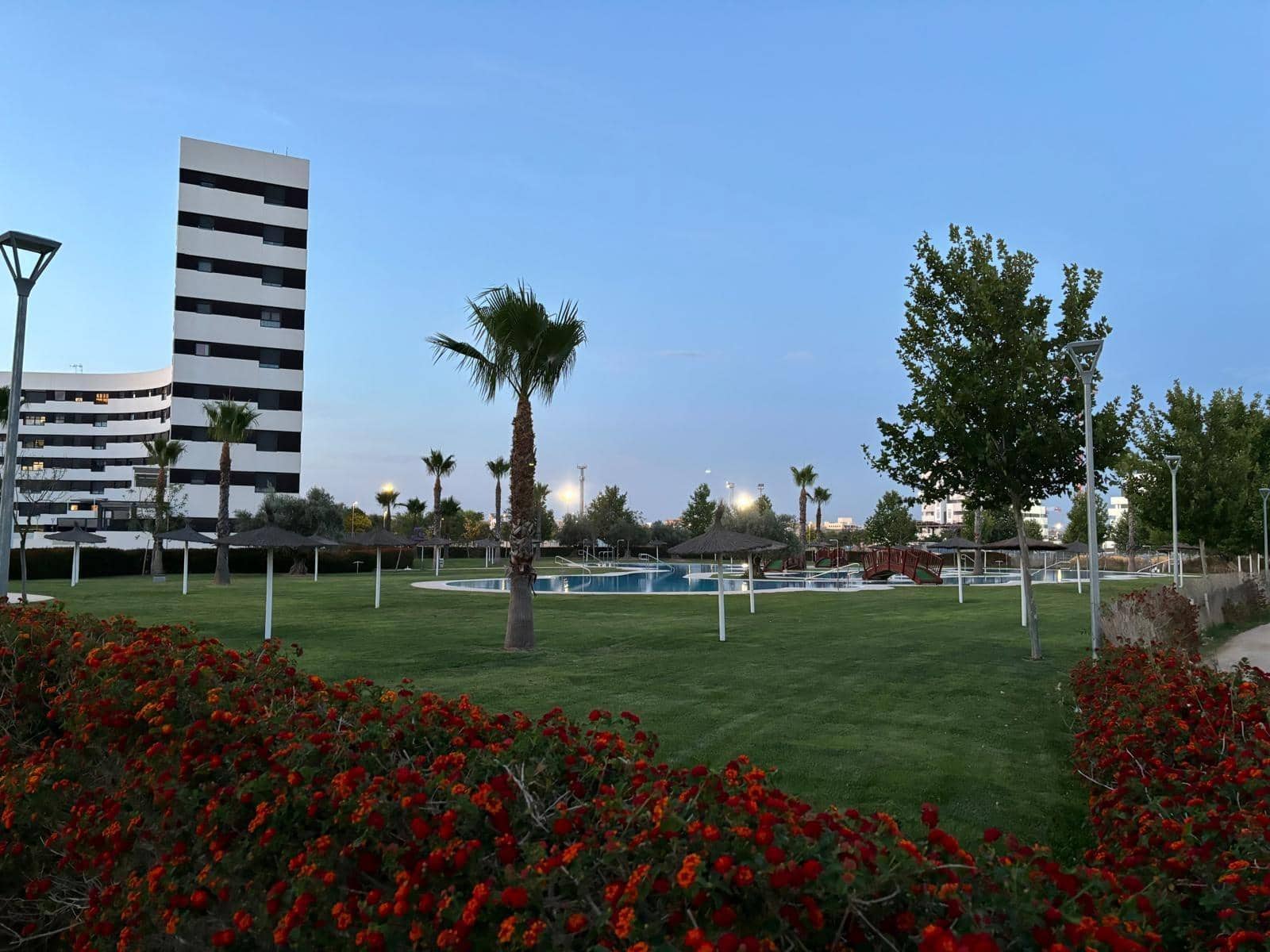 Piso de 3 habitaciones en Sevilla ciudad en venta con piscina garaje - 240.000 € (Ref: 9822989)