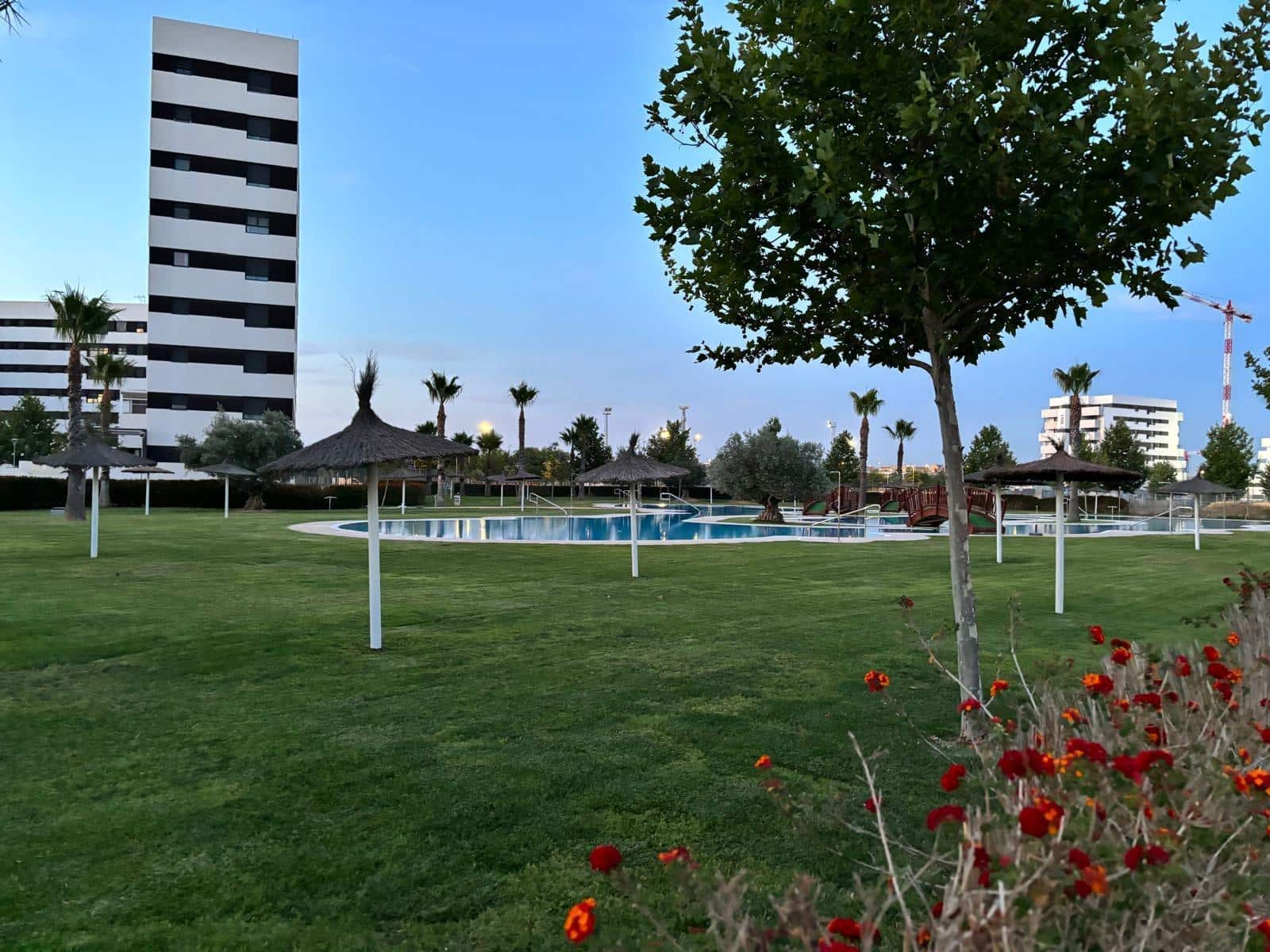 Piso de 3 habitaciones en Sevilla ciudad en venta con piscina garaje - 240.000 € (Ref: 9822989)