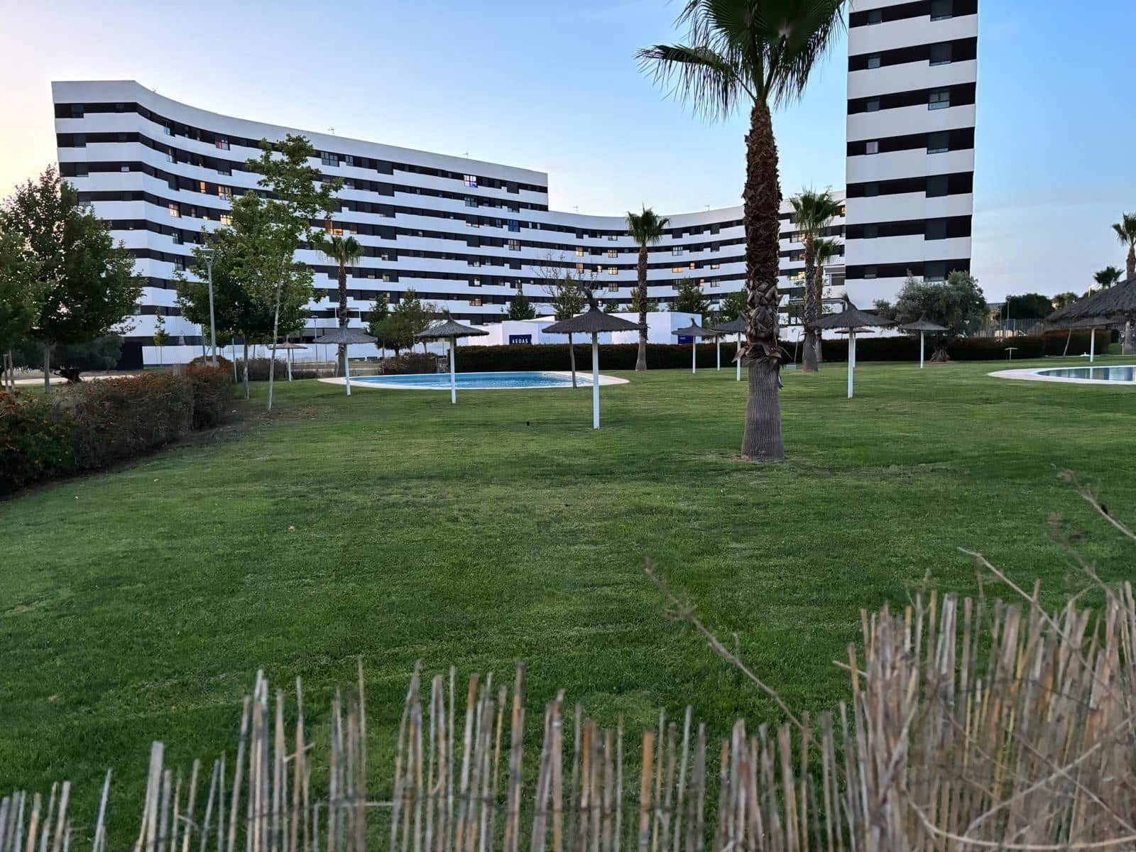 Piso de 3 habitaciones en Sevilla ciudad en venta con piscina garaje - 240.000 € (Ref: 9822989)